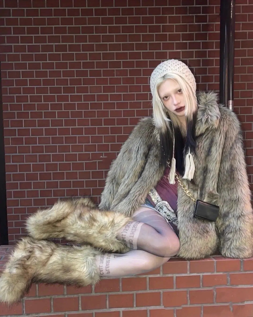 Women's Winter Snow Boots Outdoor Luxury Furry Faux Fox Fur Boots Woman Plush Warm Platform Shoes New Fashion Bottes Big Size 46