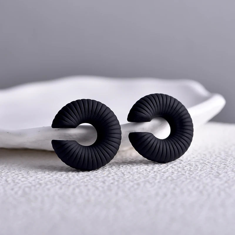 1 Pair Simple Round Circle Clip Earrings For Women C Shape Acrylic Red Blue Black Pink No Pierced Cartilage Lightweight Ear Cuff