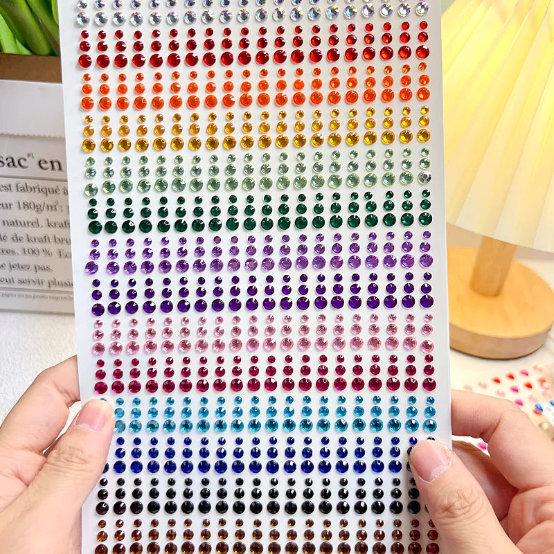 1sheet 900pcs Rainbow Face Glittle Gem Stickers Stick-On Facial Tattoo Eye Rhinestone Jewels 3/4/5mm Mix Wedding Party Make Up