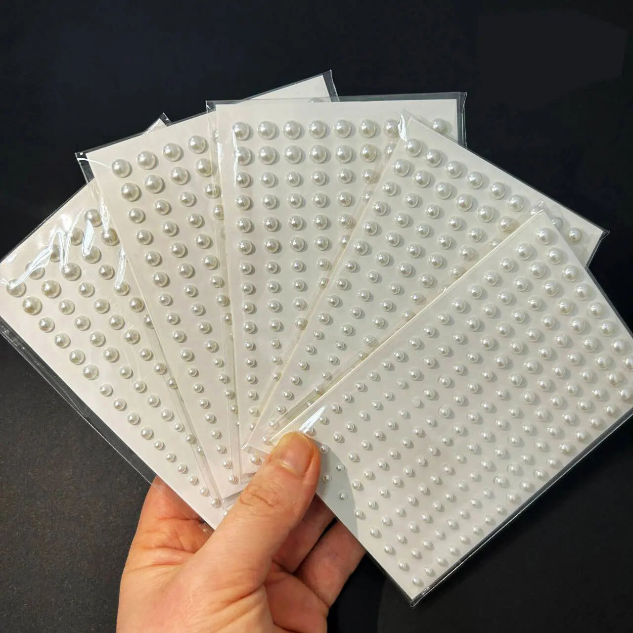 1sheet 900pcs Rainbow Face Glittle Gem Stickers Stick-On Facial Tattoo Eye Rhinestone Jewels 3/4/5mm Mix Wedding Party Make Up