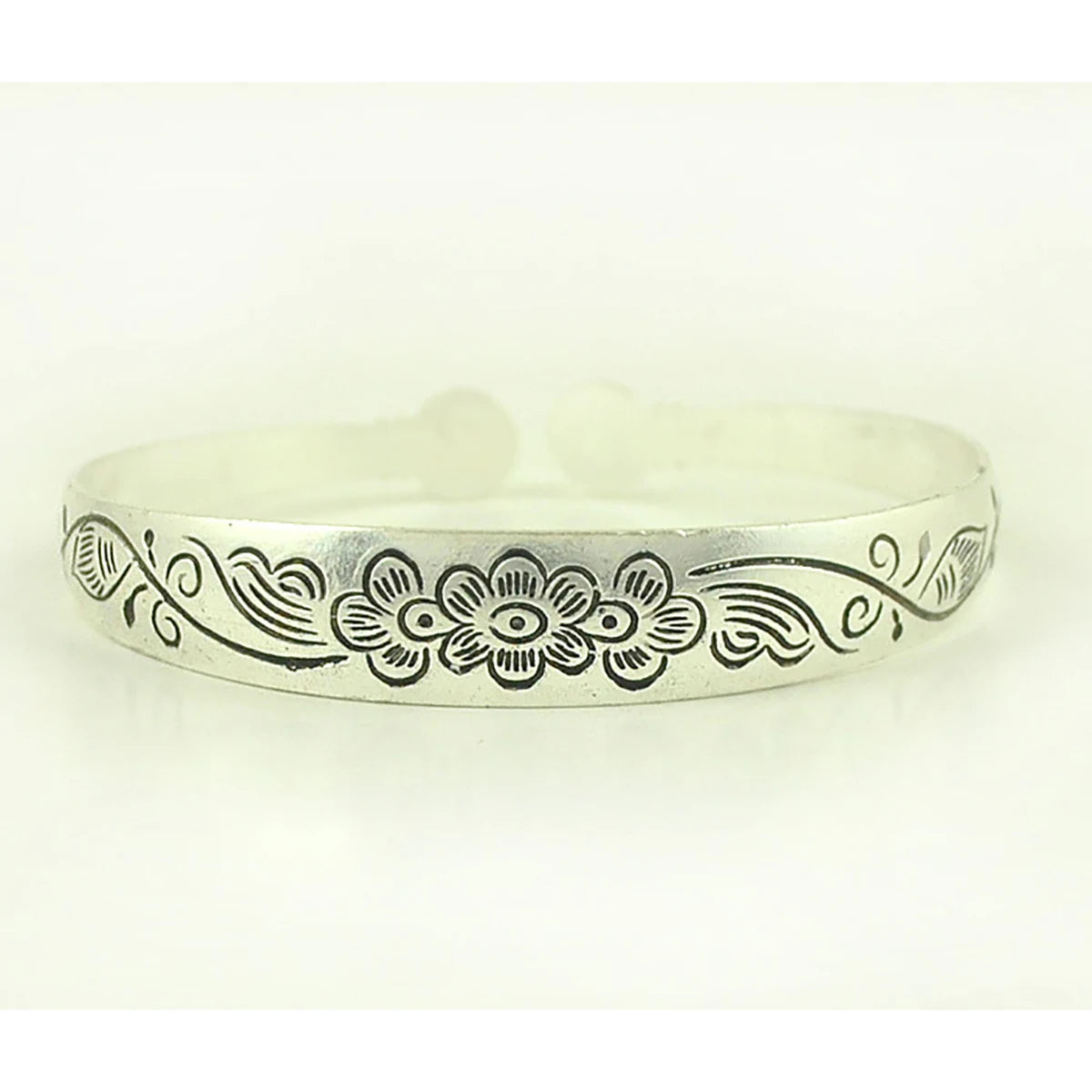 New Retro Cuff Bracelets Tibetan Silver Metal Carving Fish Elephant Flower Bangles Vintage Gypsy Jewelry Female Gifts