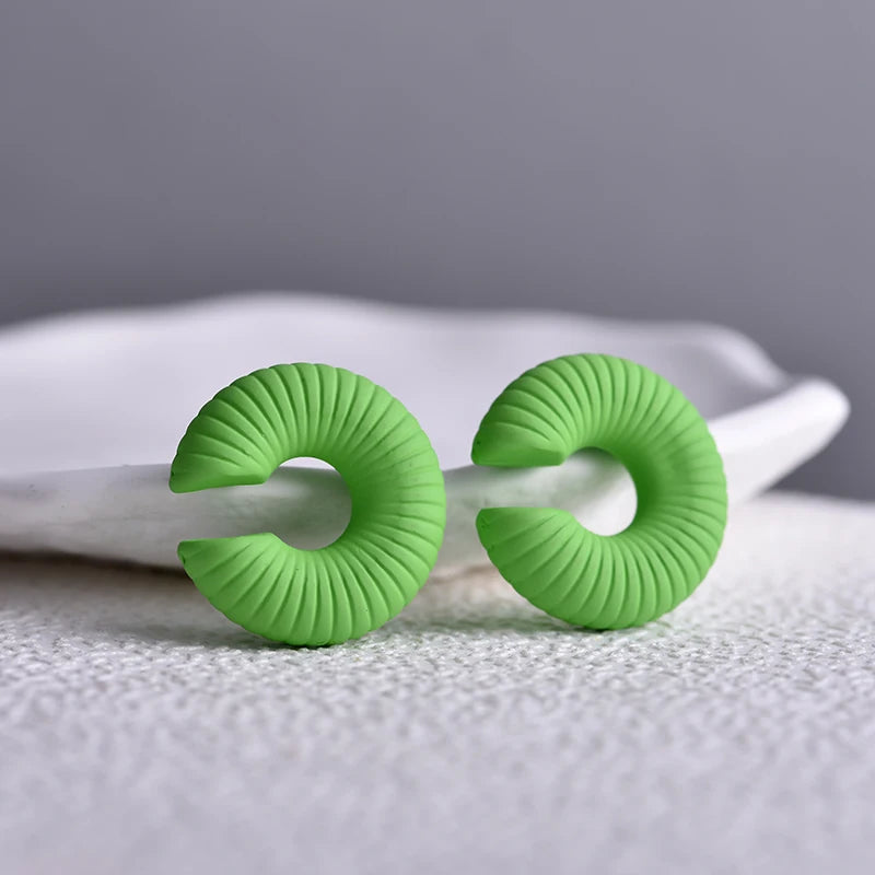 1 Pair Simple Round Circle Clip Earrings For Women C Shape Acrylic Red Blue Black Pink No Pierced Cartilage Lightweight Ear Cuff