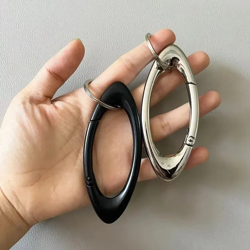New Star Essential Icon Carabiner Keychain Blackout Women Men High Quality Oval Solid Belt Buckle Unisex Couple Sliver Key Ring