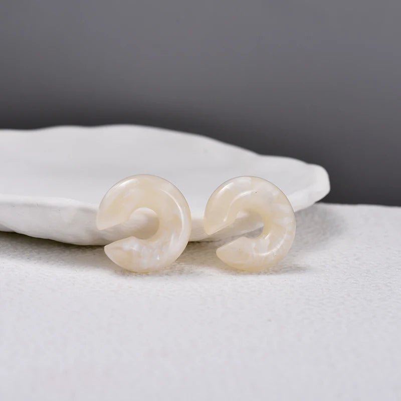 1 Pair Simple Round Circle Clip Earrings For Women C Shape Acrylic Red Blue Black Pink No Pierced Cartilage Lightweight Ear Cuff