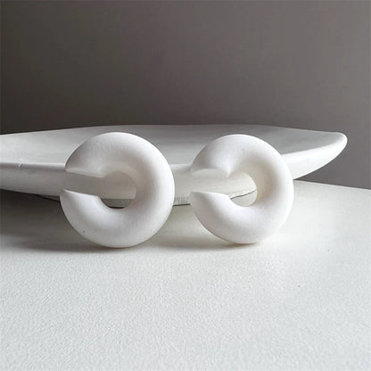 1 Pair Simple Round Circle Clip Earrings For Women C Shape Acrylic Red Blue Black Pink No Pierced Cartilage Lightweight Ear Cuff