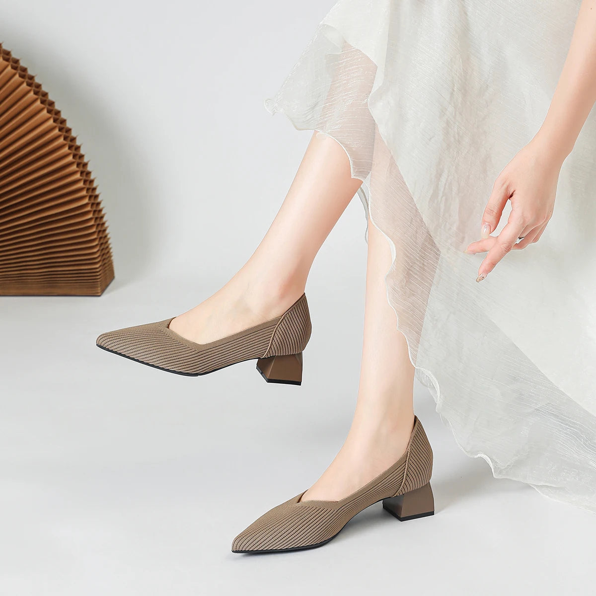 2025 New Women's High Heels Large 42/43 Fashion Pointed Anti slip Rubber Bottom Knitted Breathable Shoes