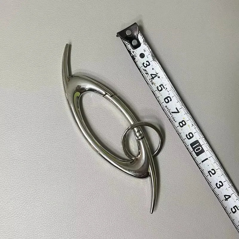 New Star Essential Icon Carabiner Keychain Blackout Women Men High Quality Oval Solid Belt Buckle Unisex Couple Sliver Key Ring