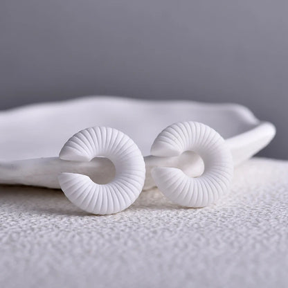 1 Pair Simple Round Circle Clip Earrings For Women C Shape Acrylic Red Blue Black Pink No Pierced Cartilage Lightweight Ear Cuff