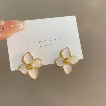 Hypoallergenic Stylish Vintage Flower Stud Earrings Premium Vintage Gold Plated Stainless Steel For Women Party §ã§֧â§֧اܧÚ §ا֧ߧã§Ü